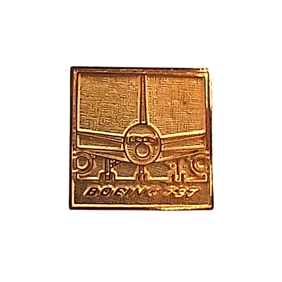 Boeing 757 Collectible Lapel Pin Gold Tone Sparkling Airplane Trading Pin - Picture 2 of 8